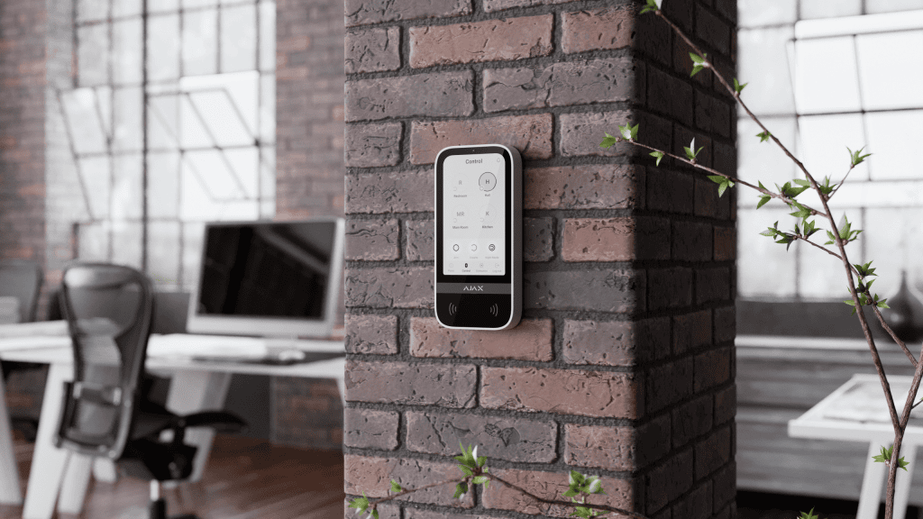 Intelligente Steuerung für Sicherheitssysteme im Büro.