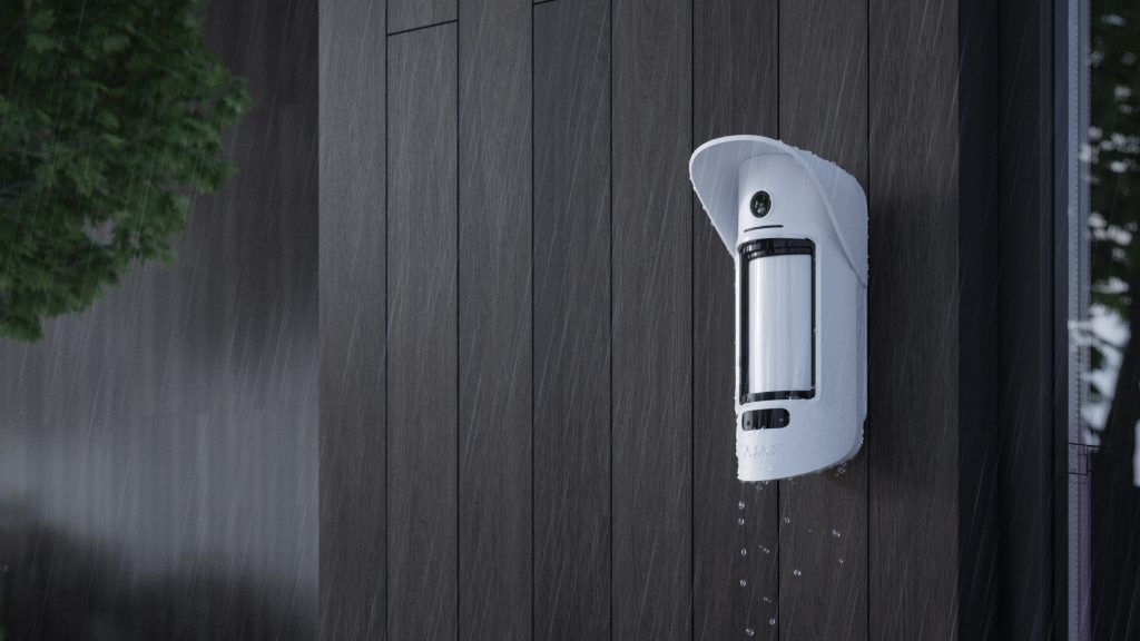 Moderne Sicherheitskamera bei jedem Wetter im Einsatz.